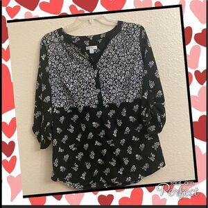 🌸Croft&Barrow half sleeve navy floral design top